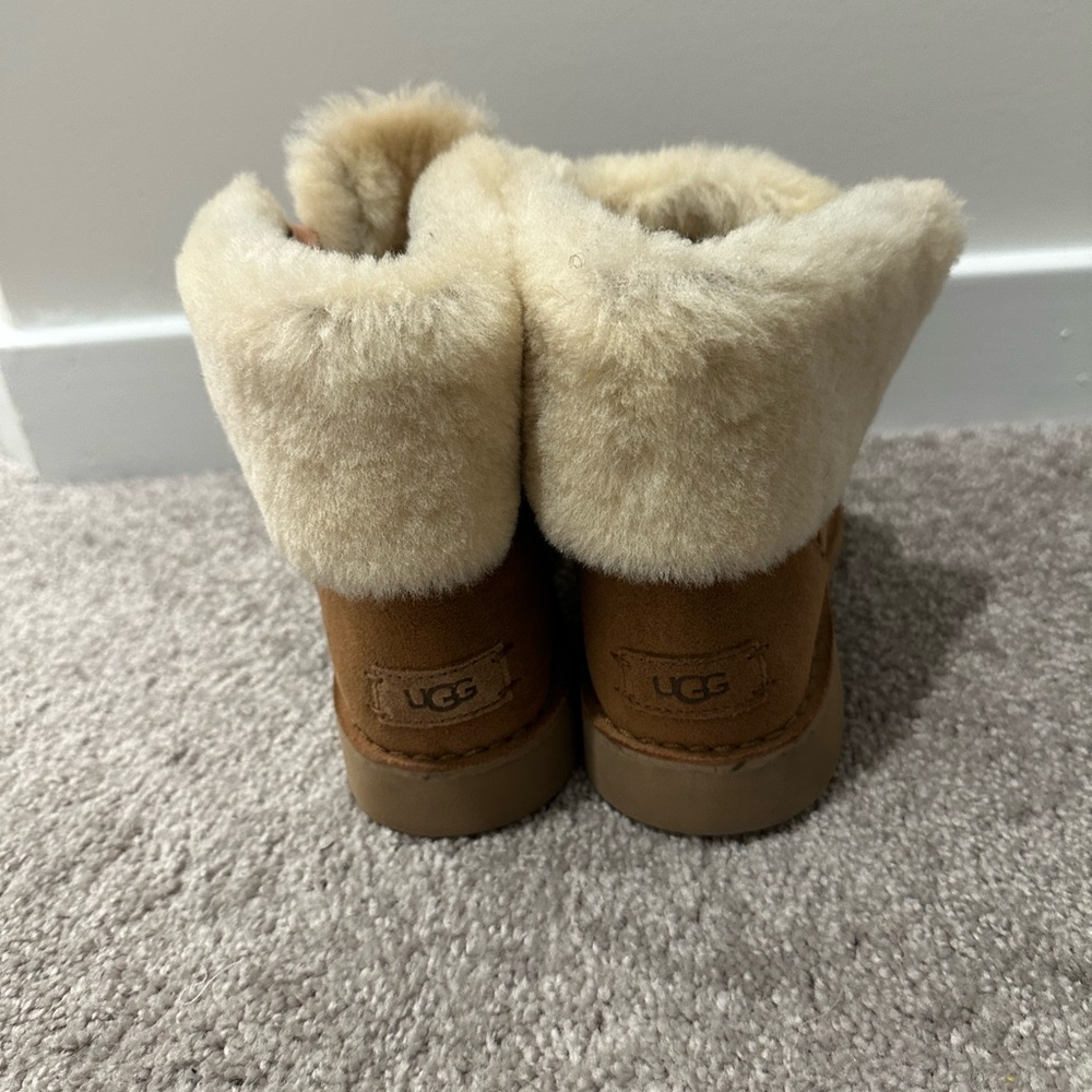 Uggs - Cozy Tan Shearling-Lined Boots - Picture 5 of 8